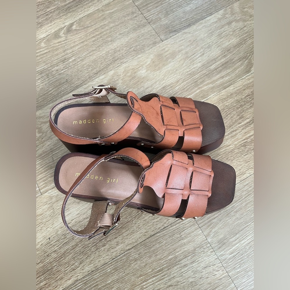 MADDEN GIRL Brown Platform Sandals - Picture 2 of 7